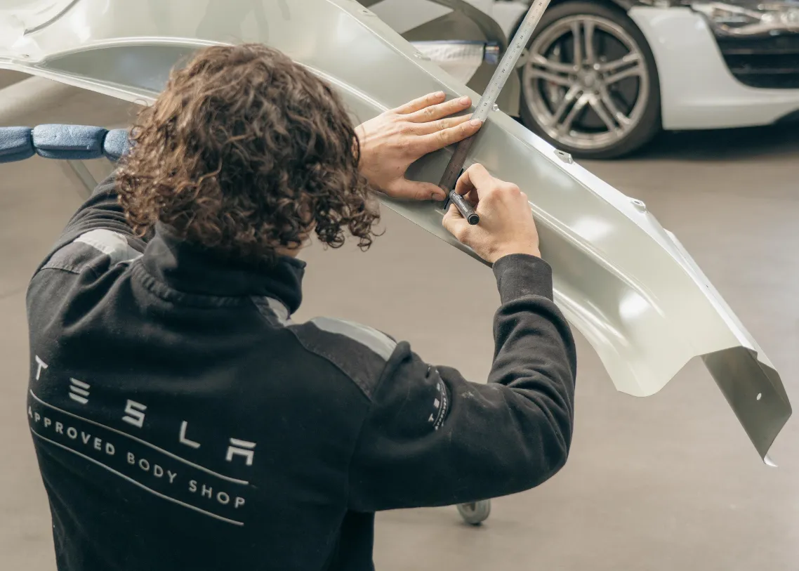 Peinture sur Tesla